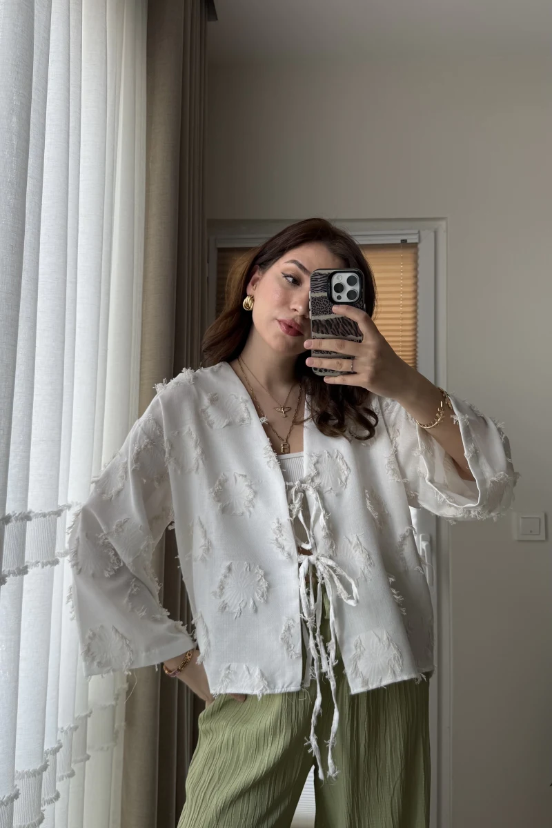 Püskül Detay Bağlamalı Gömlek Beyaz