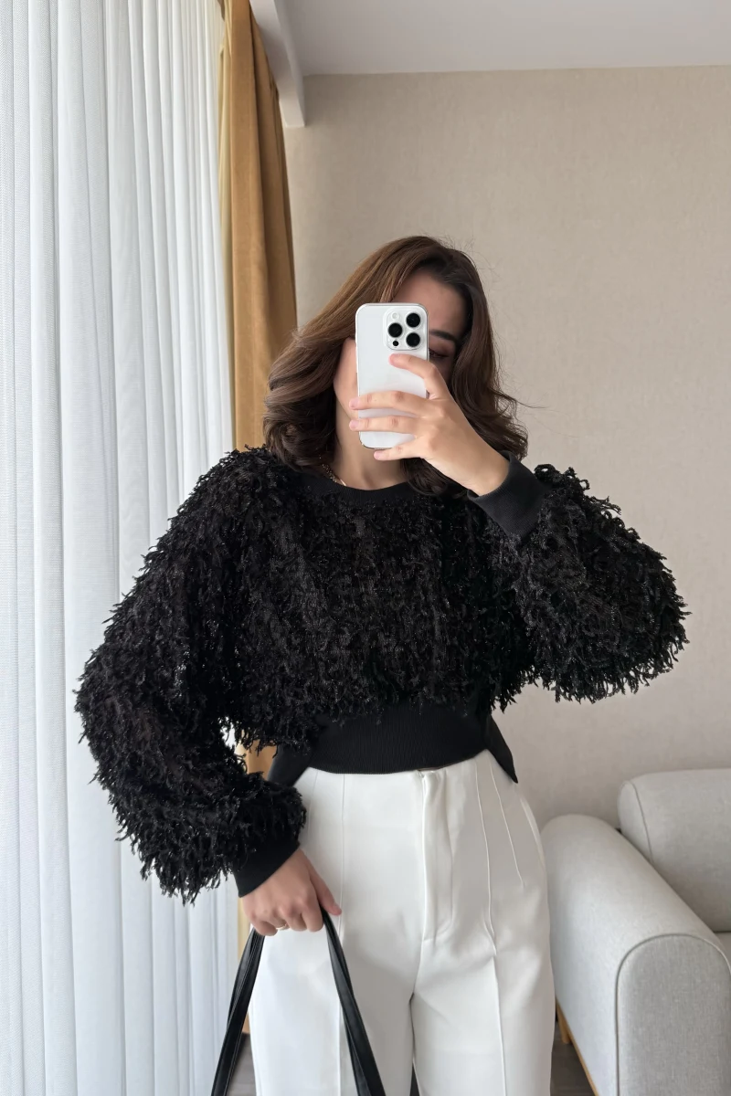 Püsküllü Siyah Kazak