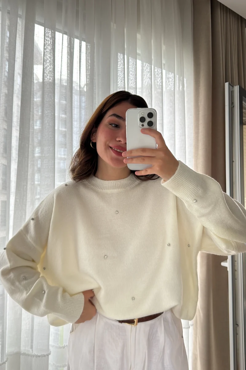 Rozalin Taşlı Kırık Beyaz Triko Kazak