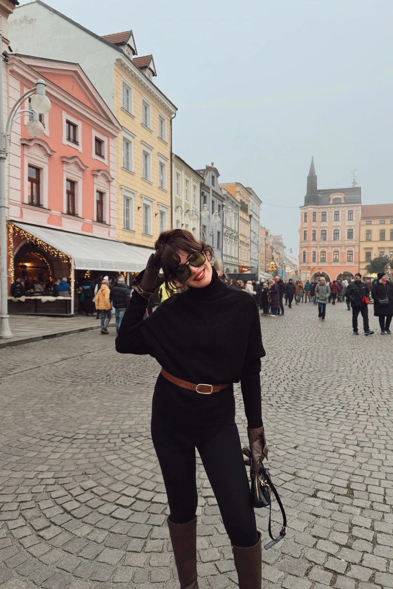 Shirley Asimetrik Kesim Boğazlı Triko Panço - Siyah