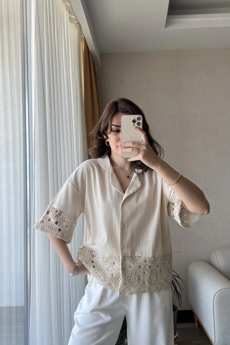 Simu Krem Dantelli Gömlek