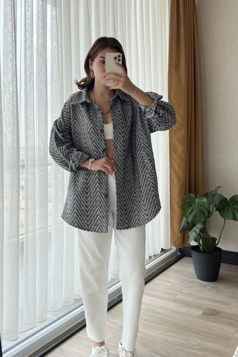 Siyah Beyaz Jakarlı Cepli Gömlek Hırka