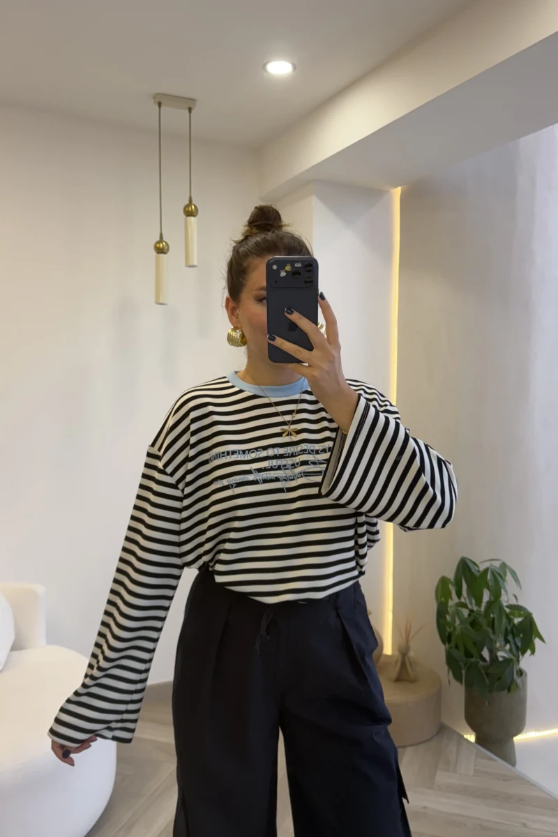 Siyah Çizgili Mavi Baskılı Sweatshirt - Kod: 1126