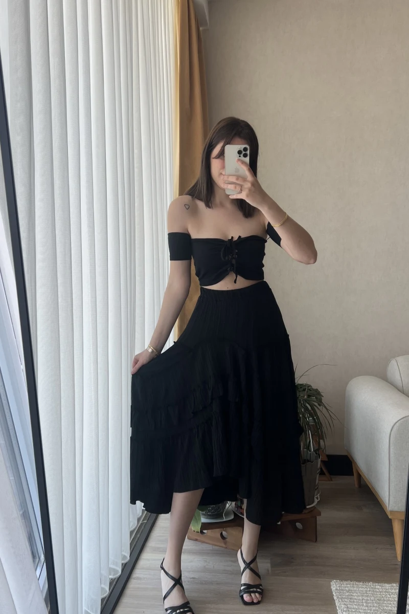 Siyah Fırfırlı Etek