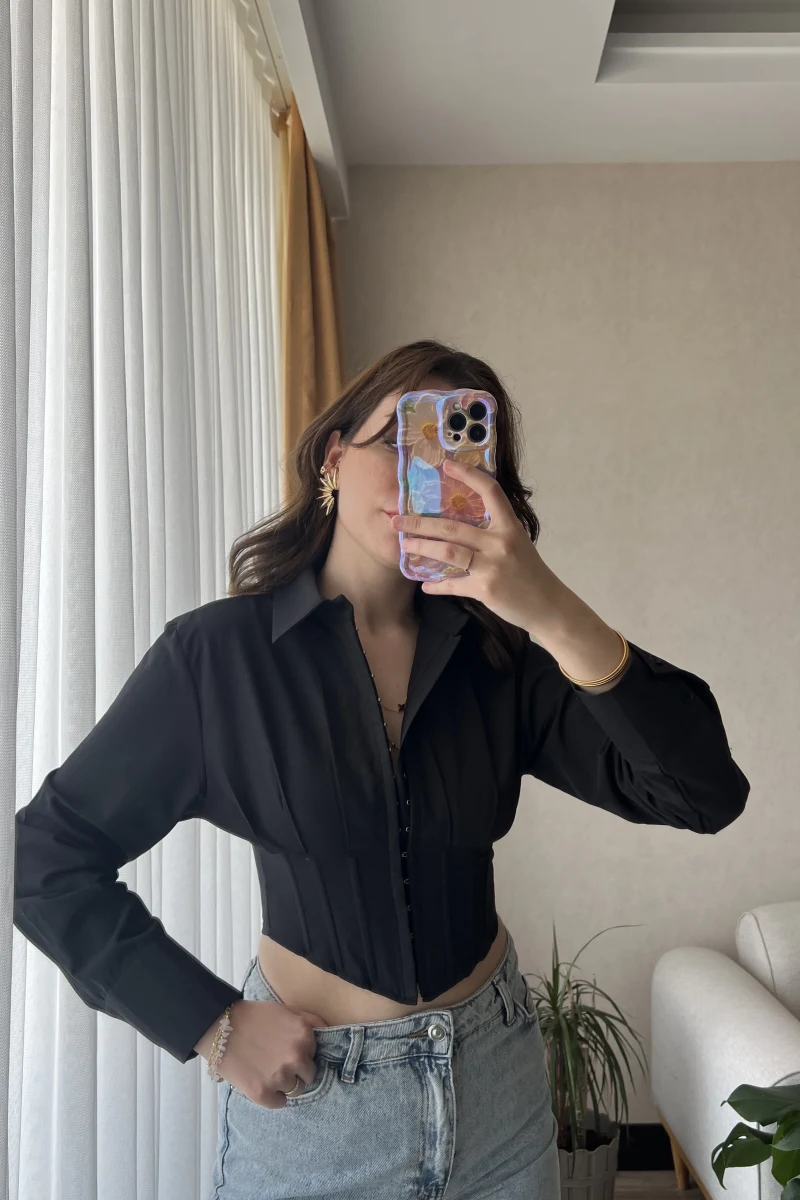 Siyah Korseli Gömlek