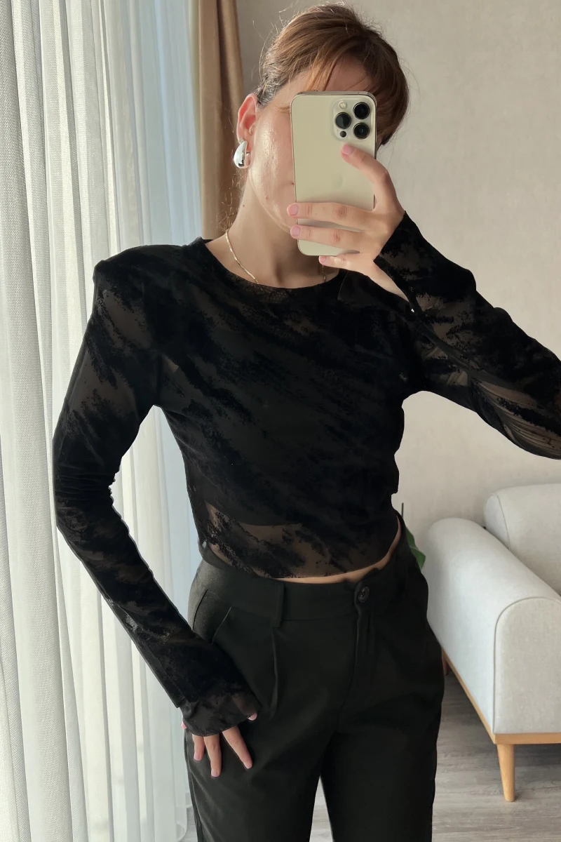 Vatkalı Siyah Tül Askılı Uzun Kol Bluz