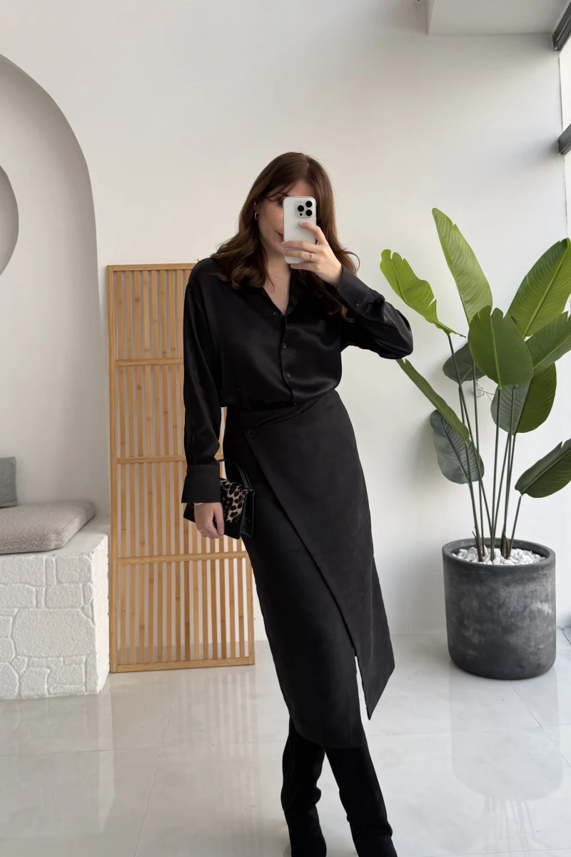 Tanya Asimetrik Kesim Düğme Detay Süet Etek - Siyah