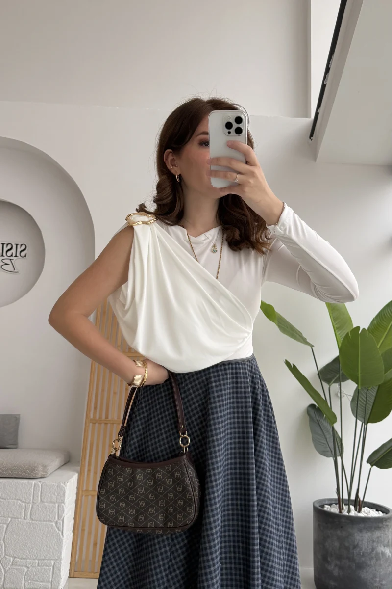 Tek Omuz Açık Aksesuar Detaylı Zıbın Bluz - Beyaz