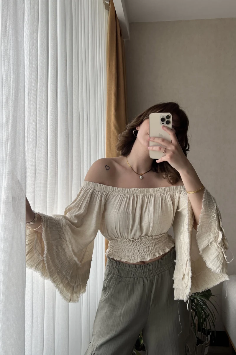 To Lowe Krem Püsküllü Özel Tasarım Bluz