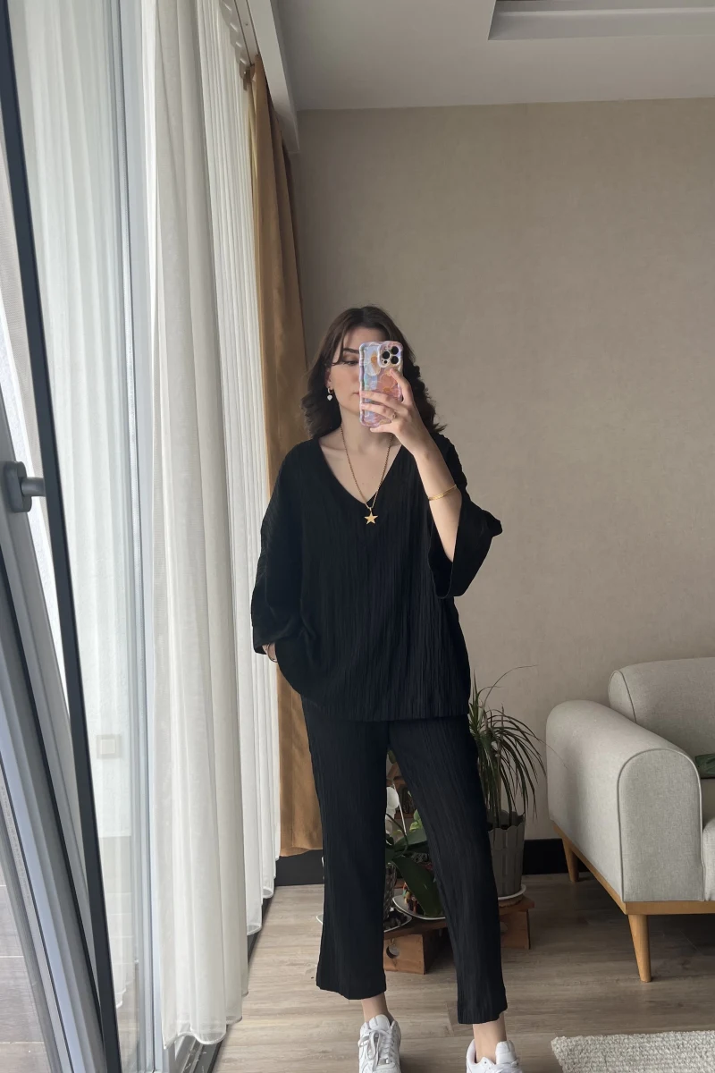 V Yaka Siyah Gofre Takım