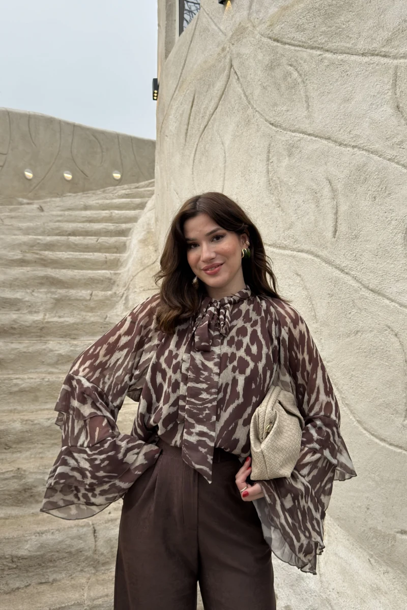 Velma Fular Bağlamalı Desenli Şifon Bluz - Kahverengi - Kod: 5024