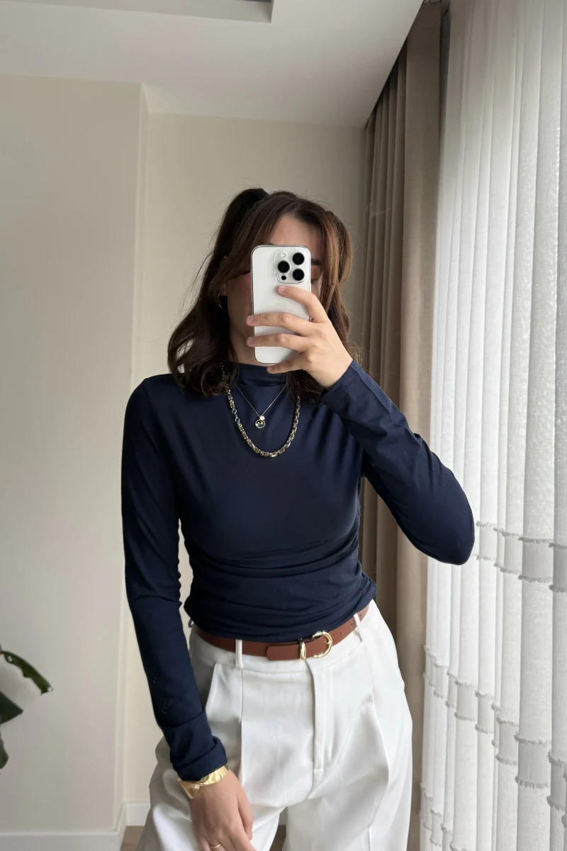 Yandan Büzgülü Lacivert Bluz