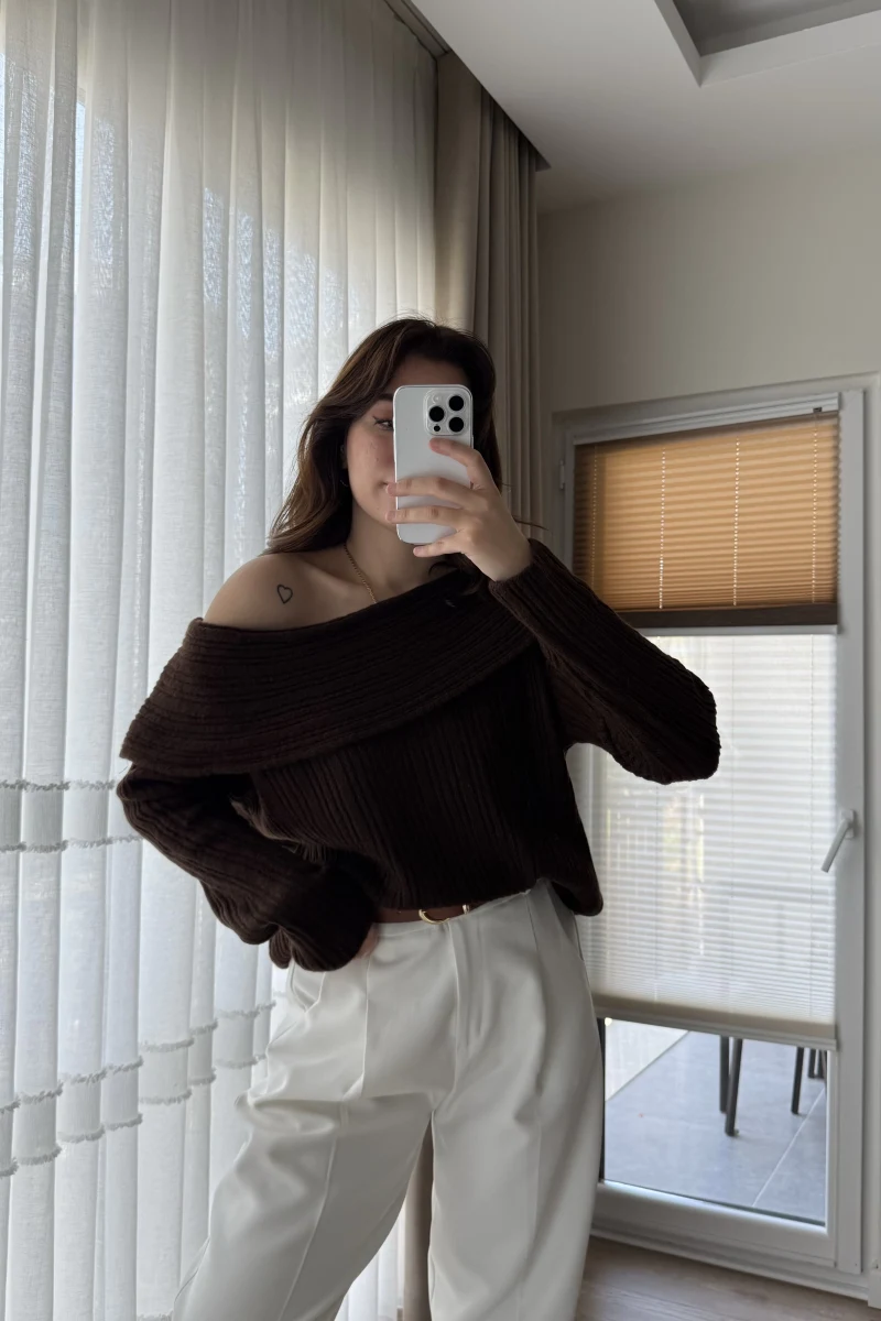 Yves Kayık Yaka Kazak Acı Kahve