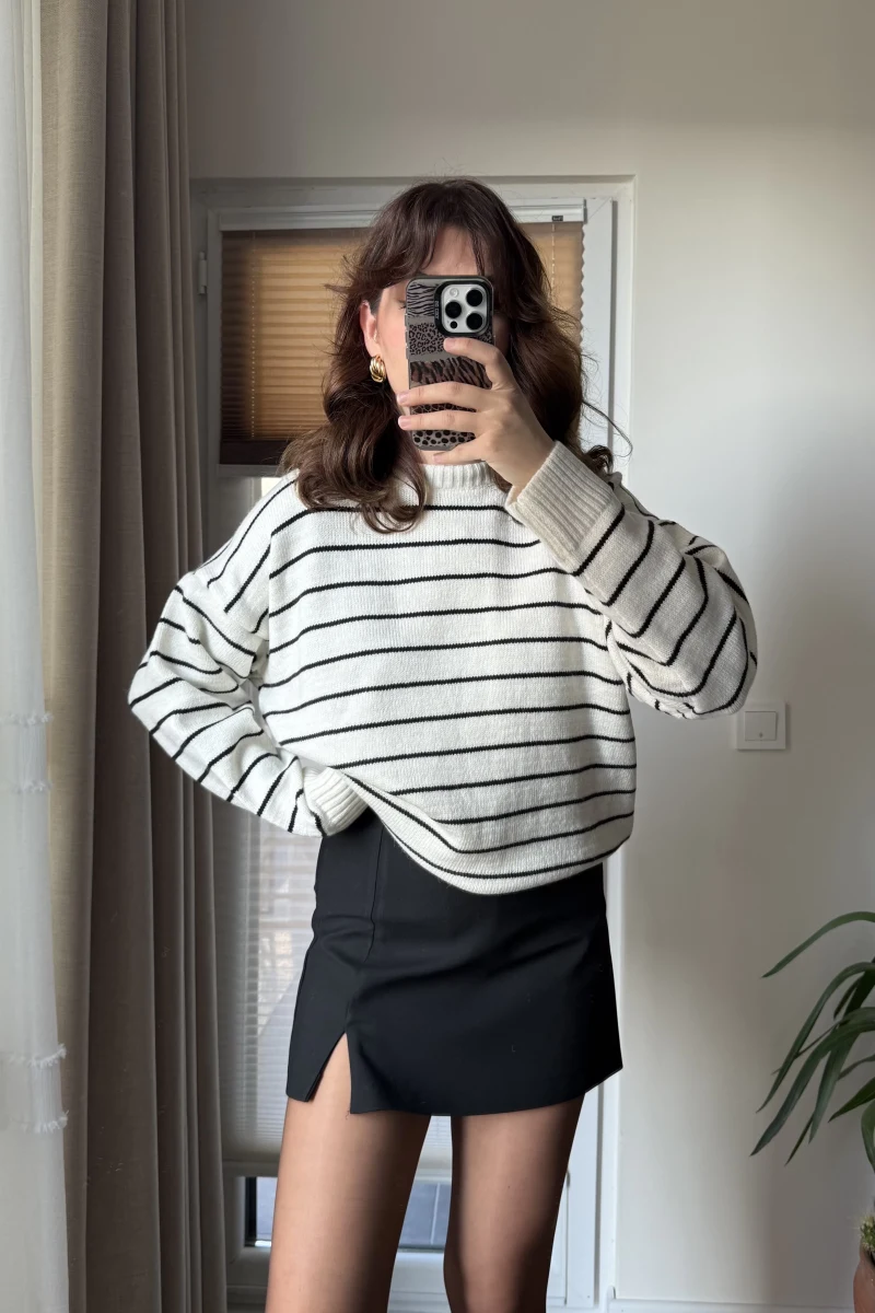 Lara Mini Yırtmaçlı Şort Etek Siyah