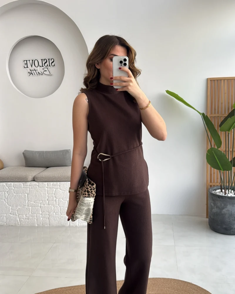 Dik Yaka Sıfır Kol Aksesuar Bağcıklı Triko Takım - Acı Kahve - Kod: 0883