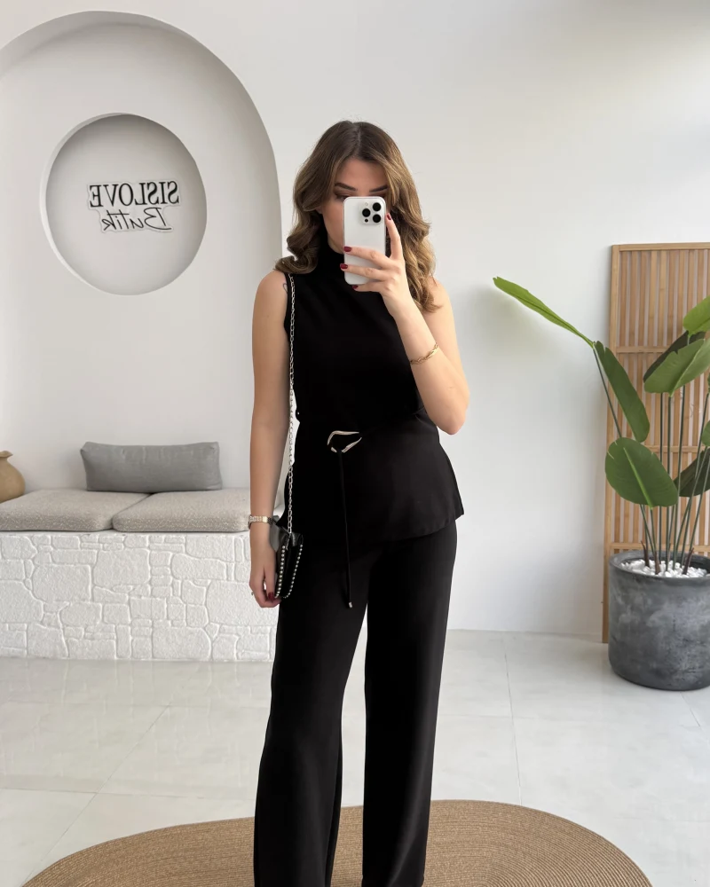 Dik Yaka Sıfır Kol Aksesuar Bağcıklı Triko Takım - Siyah - Kod: 0883