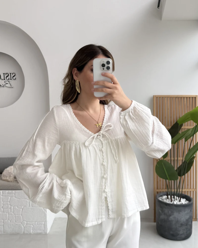 Peri İnci Detay Beyaz Bluz