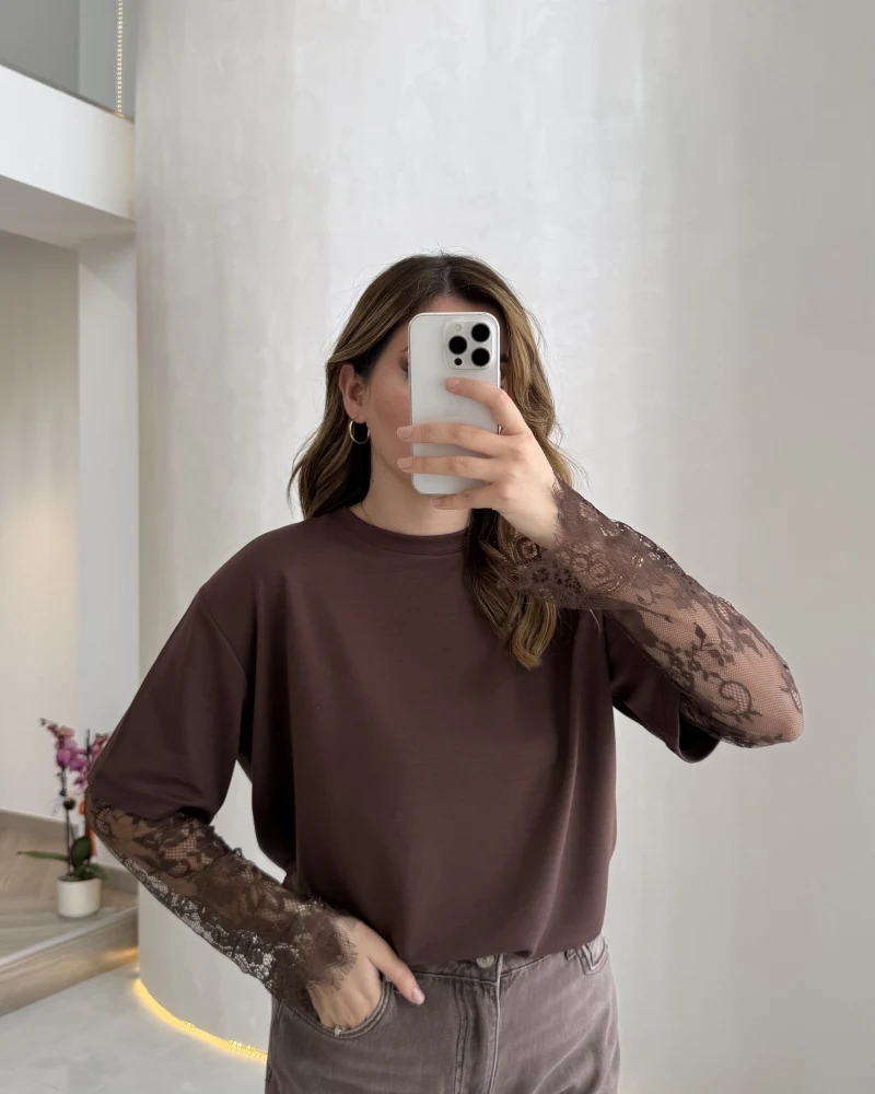 Oversize Bilek Detay Dantel Kol T-shirt - Acı Kahve