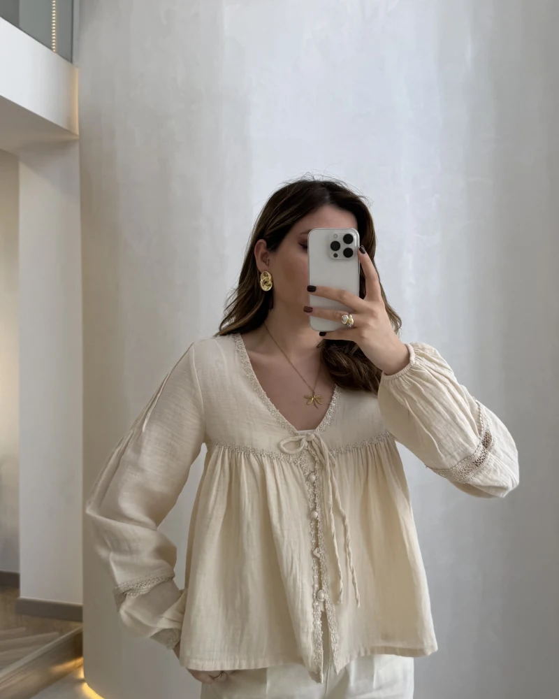 Peri İnci Detay Krem Bluz