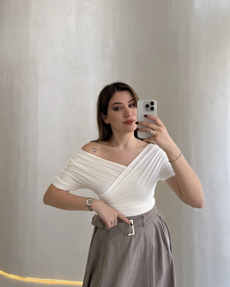 Dilvin Pile Detay Kayık Yaka Body Kod: 32659 - Ekru