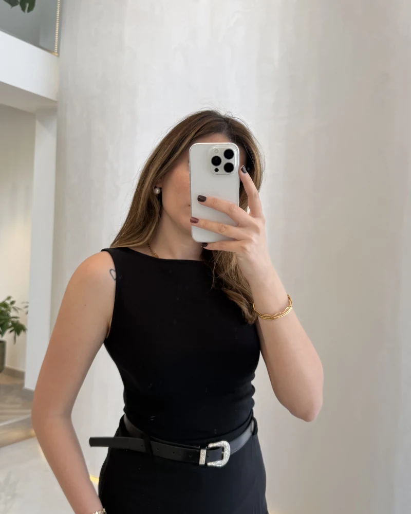 Dilvin Sıfır Kol Beli Büzgü Detaylı Kayık Yaka Body - Siyah - Kod: 31589