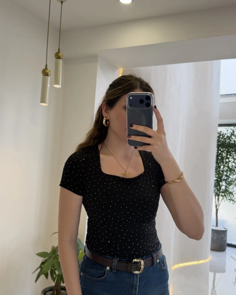 İskelet Yaka Yarım Kol Taşlı Bluz - Siyah - Kod: 1598