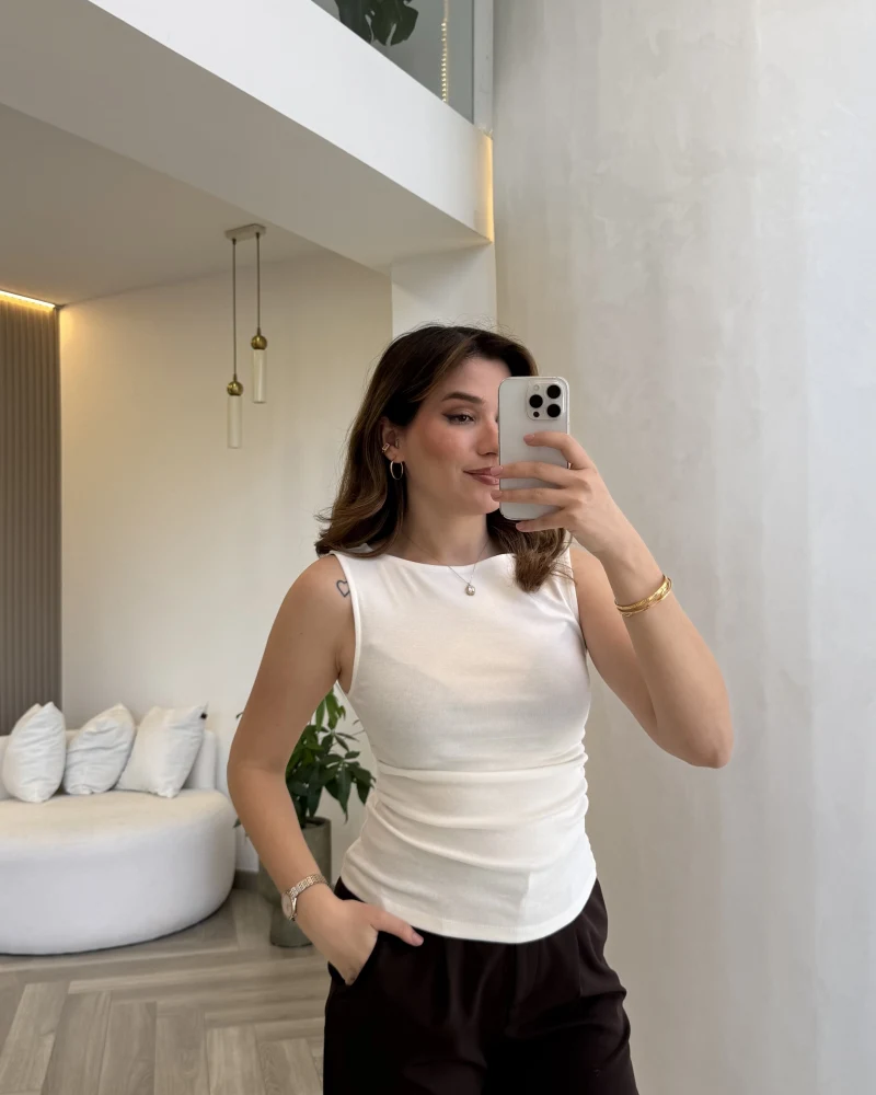 Dilvin Sıfır Kol Beli Büzgü Detaylı Kayık Yaka Body - Ekru - Kod: 31589