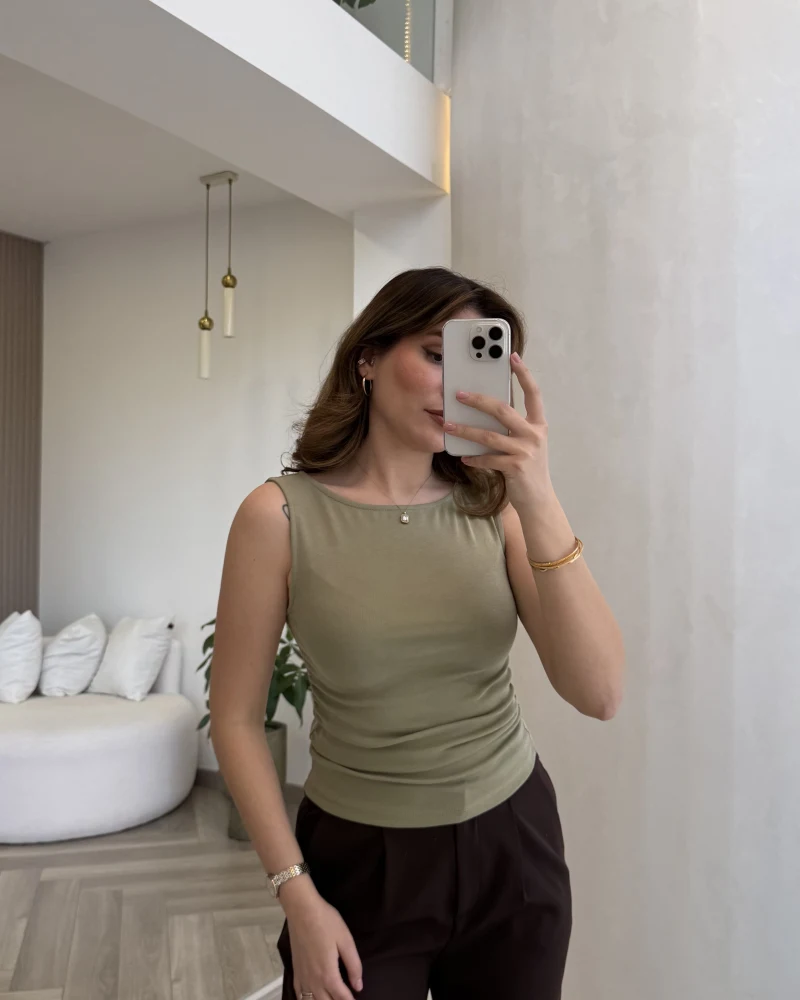 Dilvin Sıfır Kol Beli Büzgü Detaylı Kayık Yaka Body - Çağla - Kod: 31589