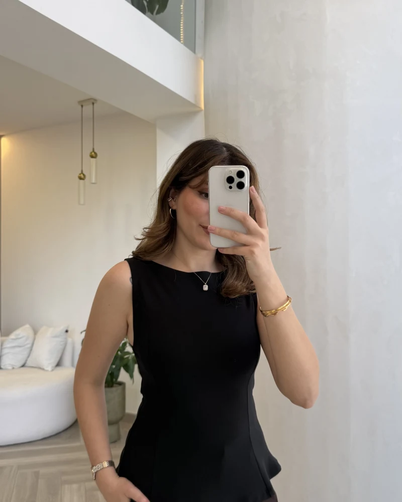 Dilvin Bele Oturan Sıfır Kol Volanlı Body - Siyah - Kod: 21001