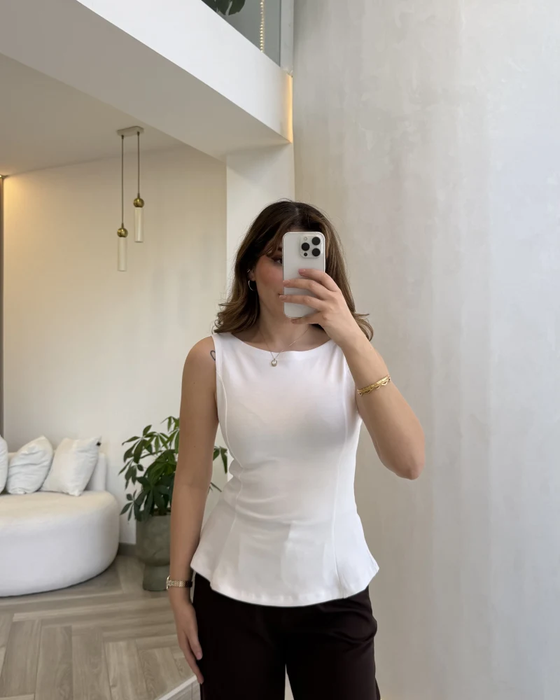 Dilvin Bele Oturan Sıfır Kol Volanlı Body - Beyaz - Kod: 21001