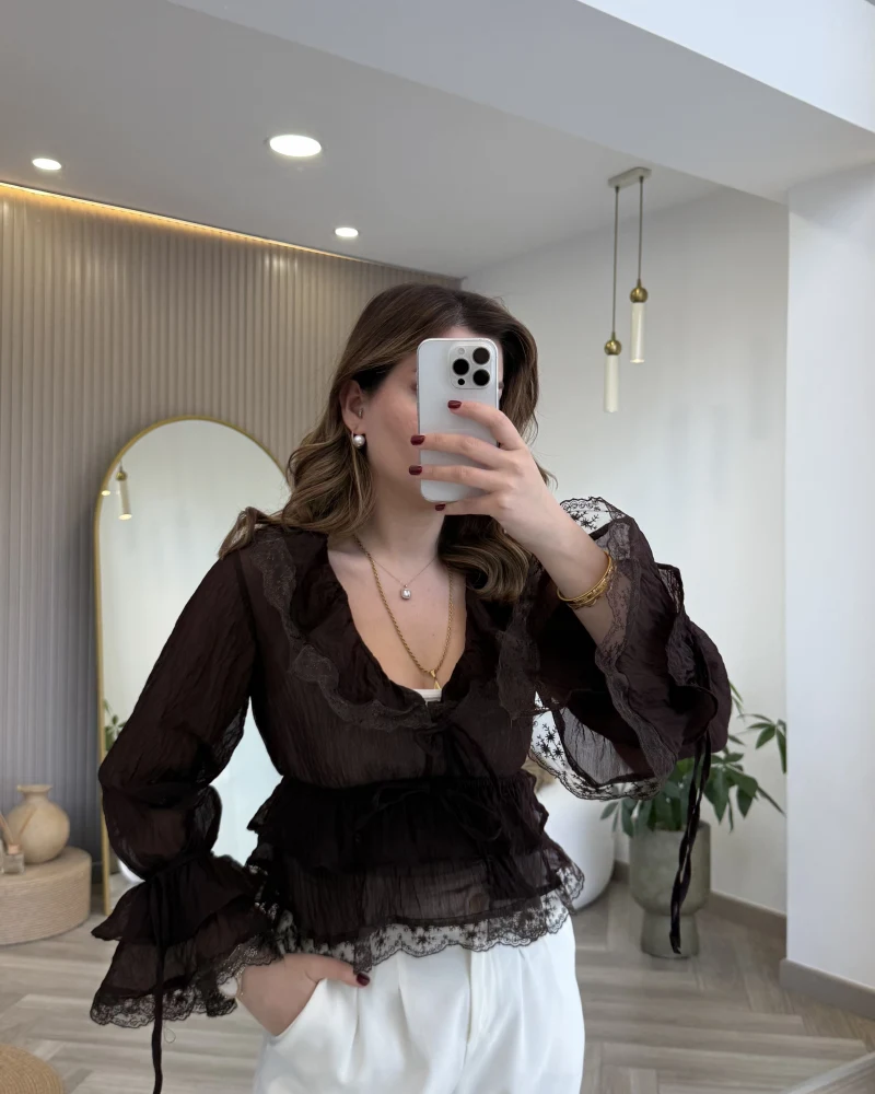 Sebastian Dantel Detay Fırfırlı Bluz - Kahverengi - Kod: 1075