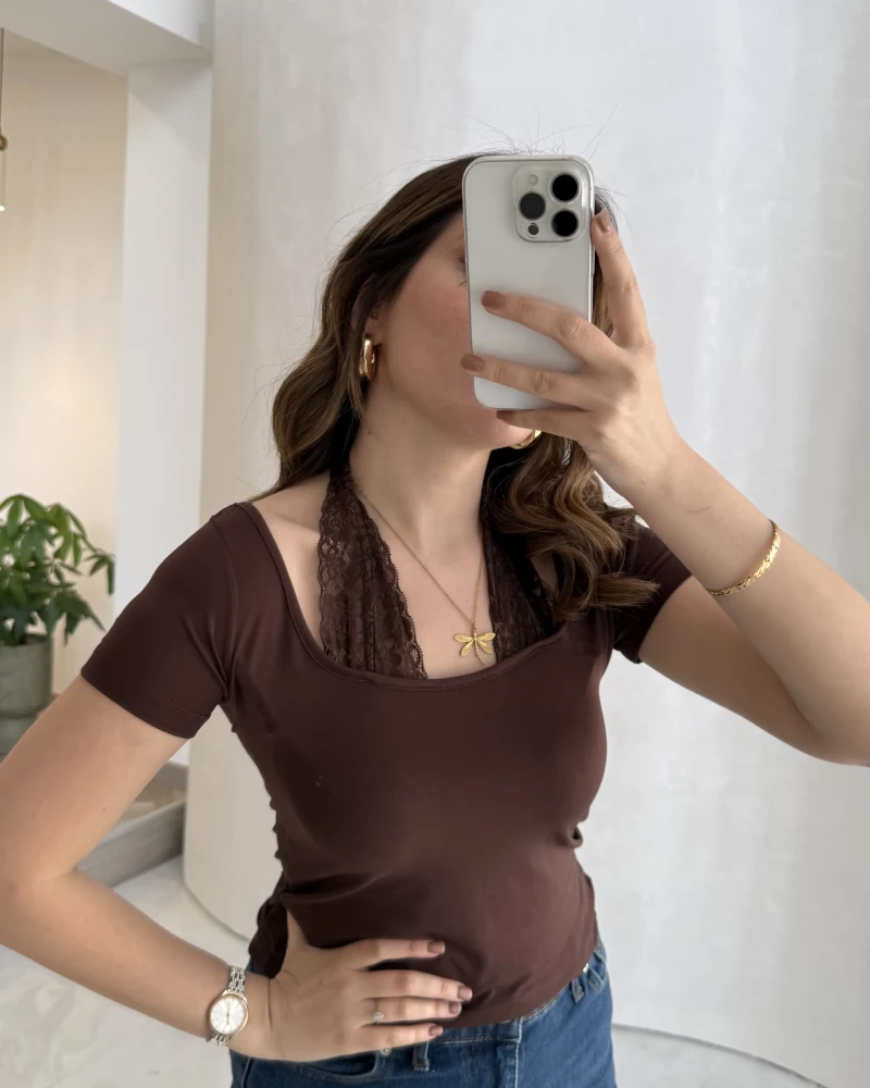 Dantel Boyundan Geçmeli Bluz - Kahverengi - Kod: 8570