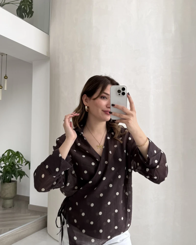 Beli Biyeli Puantiye Desen Gömlek Bluz - Kahverengi - Kod: 580938