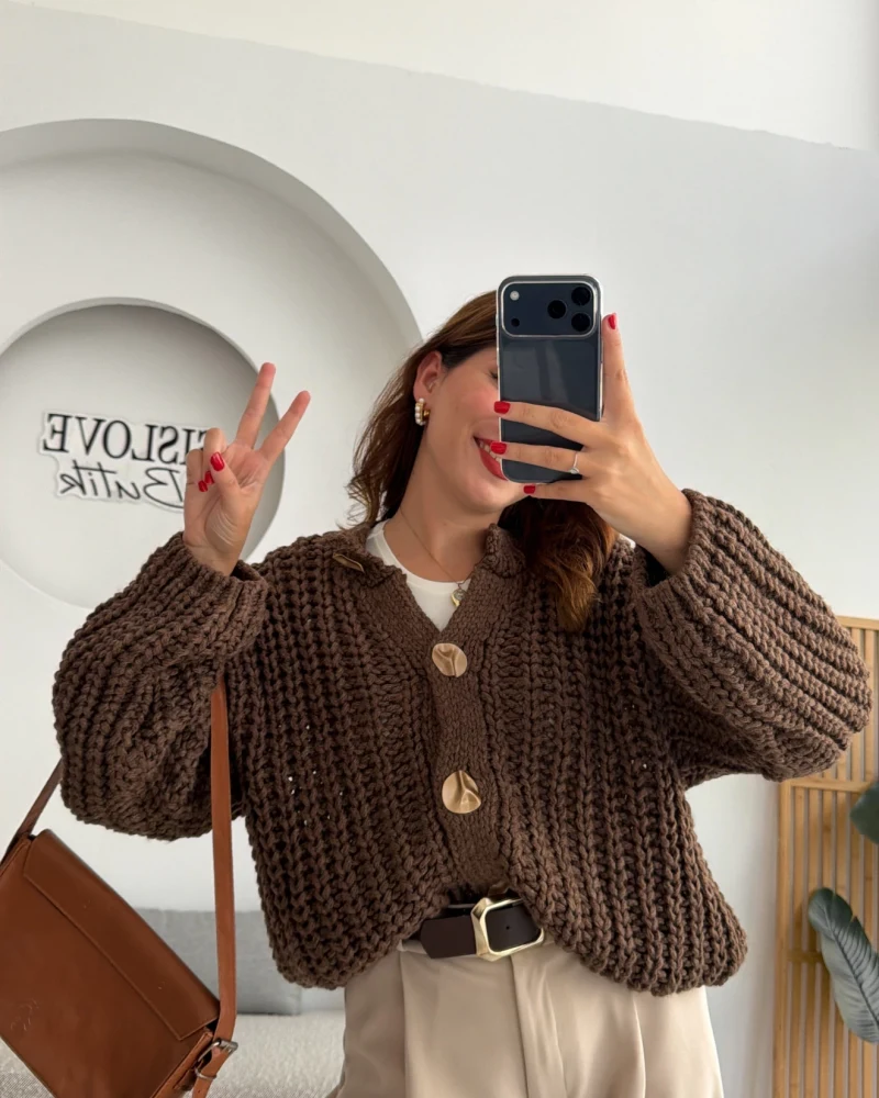 Büyük Düğmeli Örgü Hırka - Kahverengi