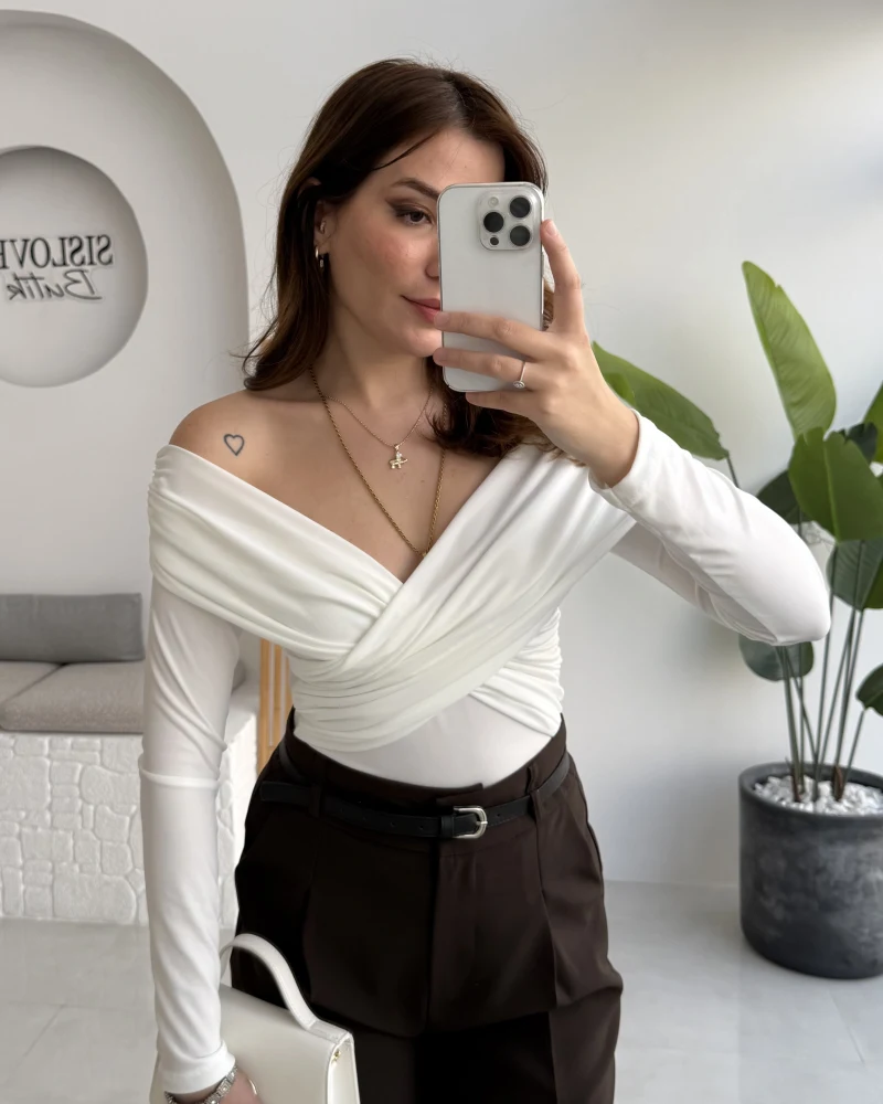 Büzgülü Çapraz Bluz - Beyaz