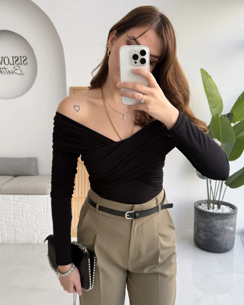 Büzgülü Çapraz Bluz - Siyah