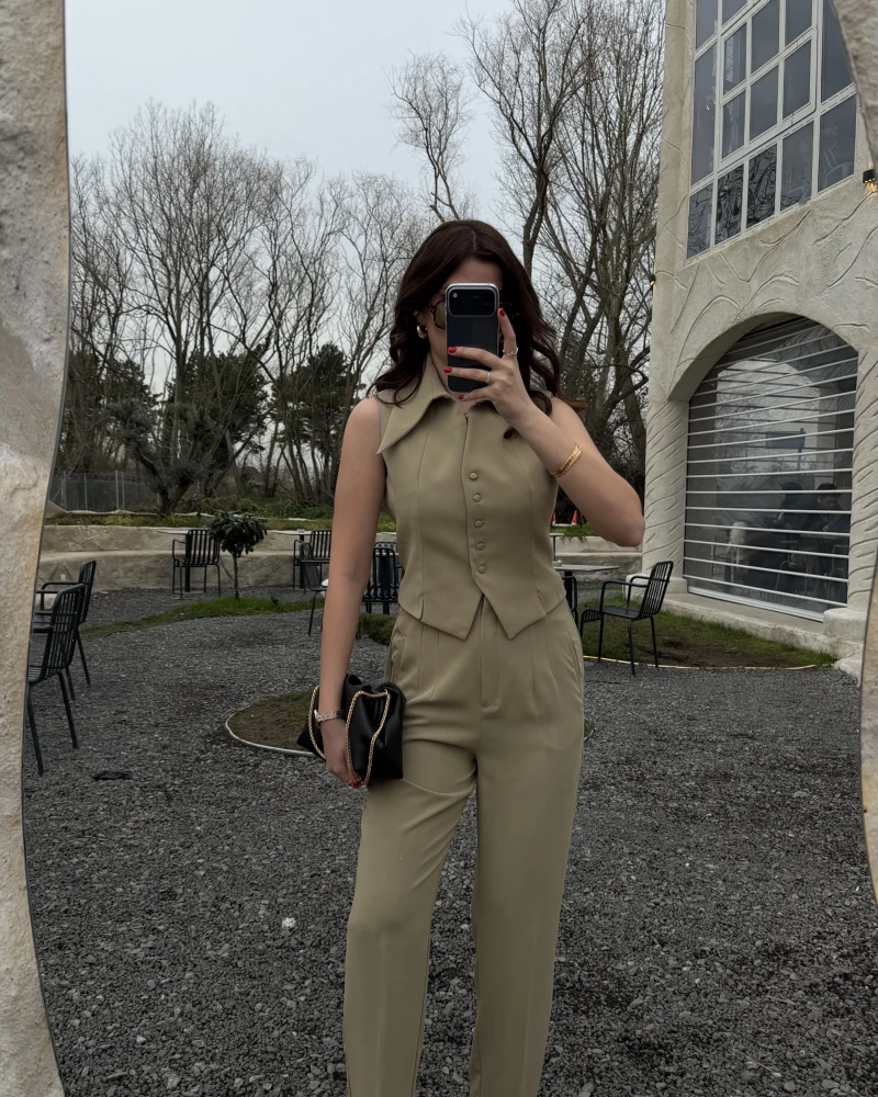 Caterina Sivri Yaka Yelek-Pantolon Takım - Ada Çayı - Kod: 8895