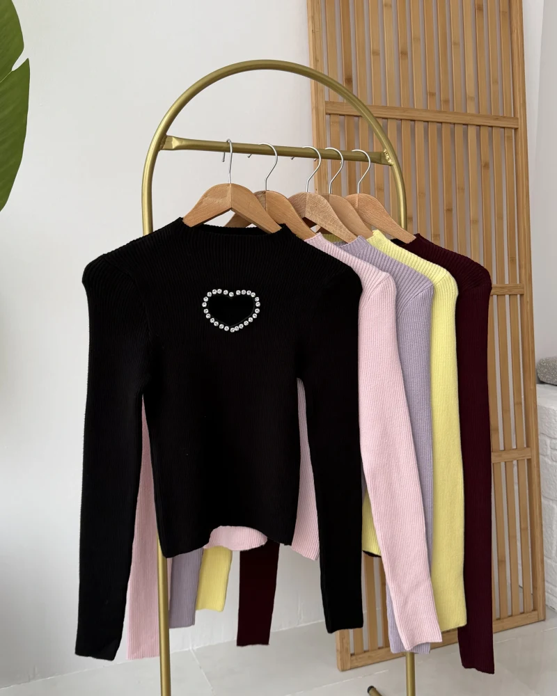 Dekolteli Kalp Detay Taşlı Triko Body - Siyah - Kod: 4810