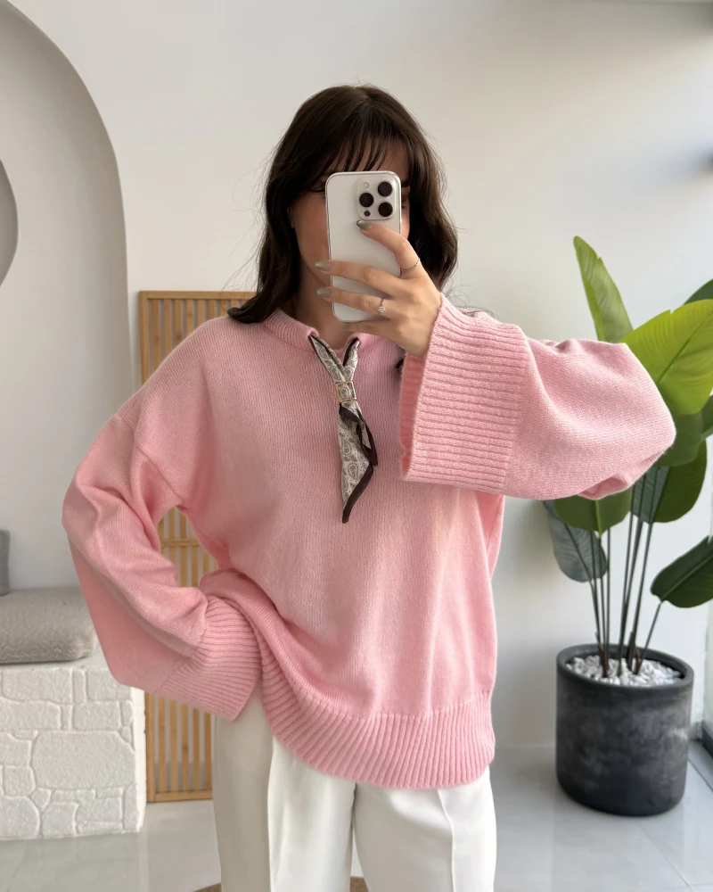 Hilary Yakası Aksesuar Detaylı Fular Bağlamalı Kazak - Pembe