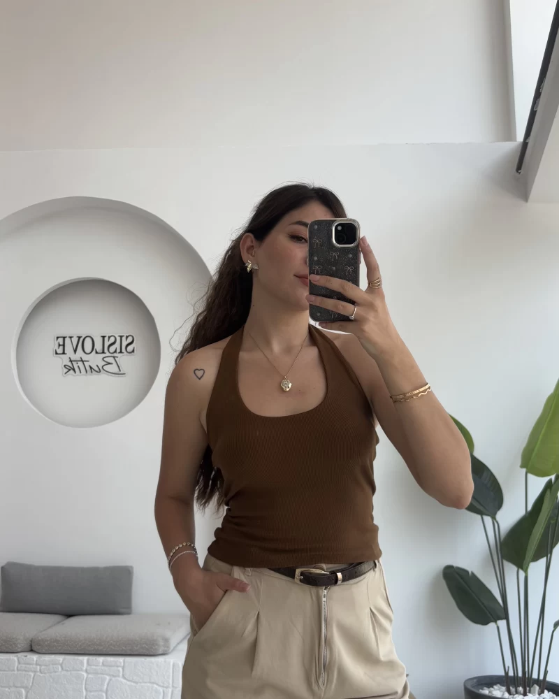Karolina Boyundan Geçmeli Crop - Kahverengi