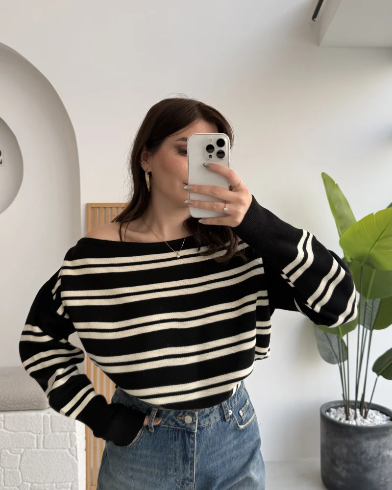 Liora Kayık Yaka Çizgili Kazak - Siyah