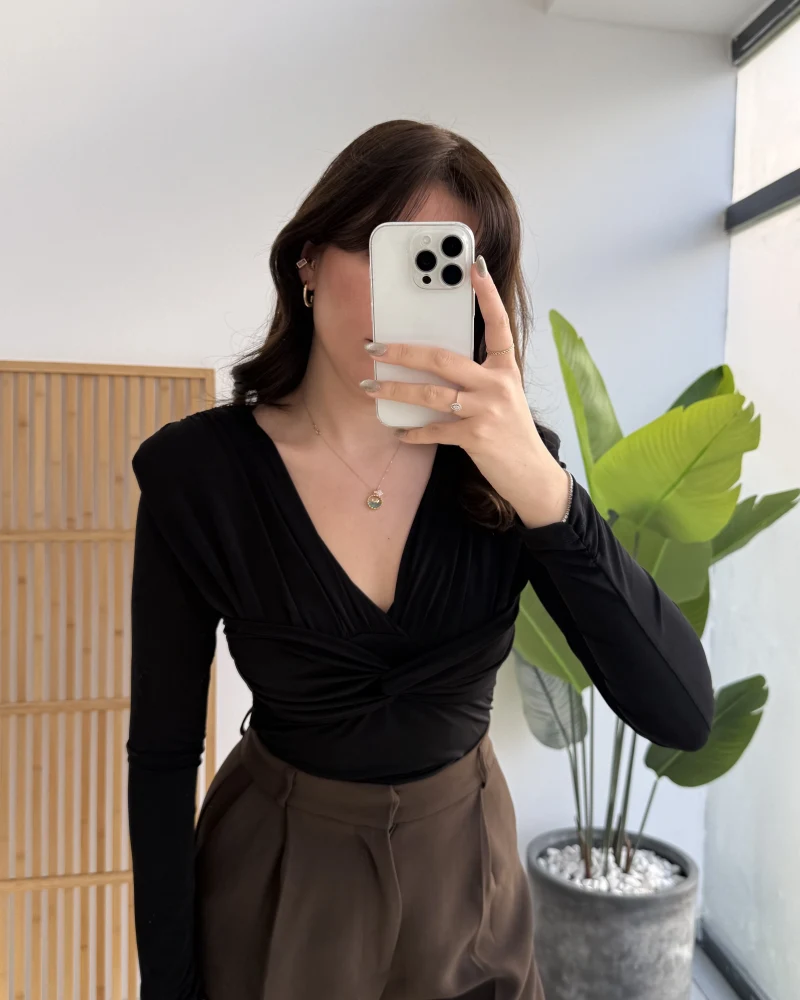 Lydia Vatkalı Önden Büzgülü Bluz - Siyah