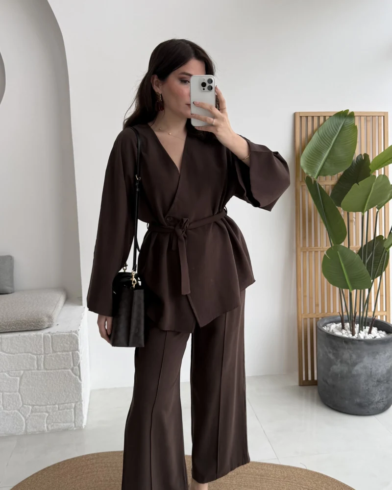 Marcelene Düğmeli V Yaka Kuşaklı Takım - Acı Kahve - Kod: 8892