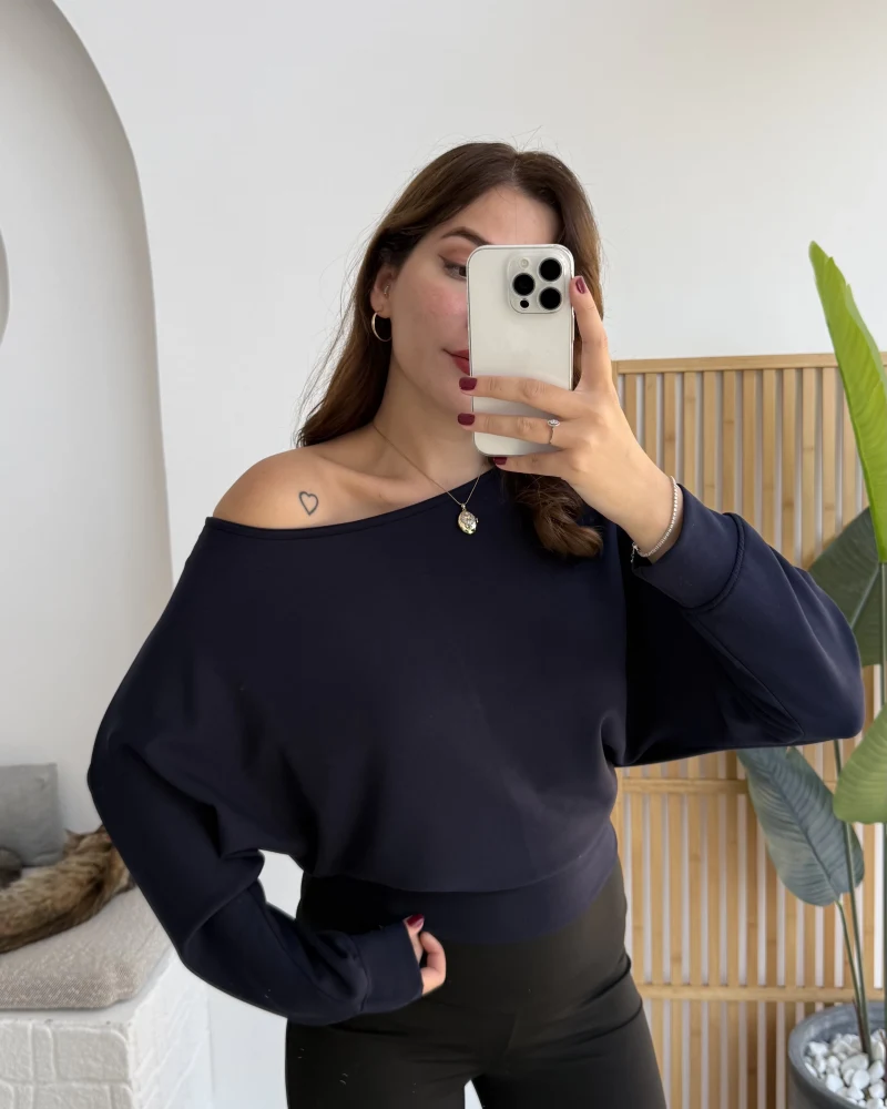 Moira Kayık Yaka Yarasa Kol Bluz - Lacivert