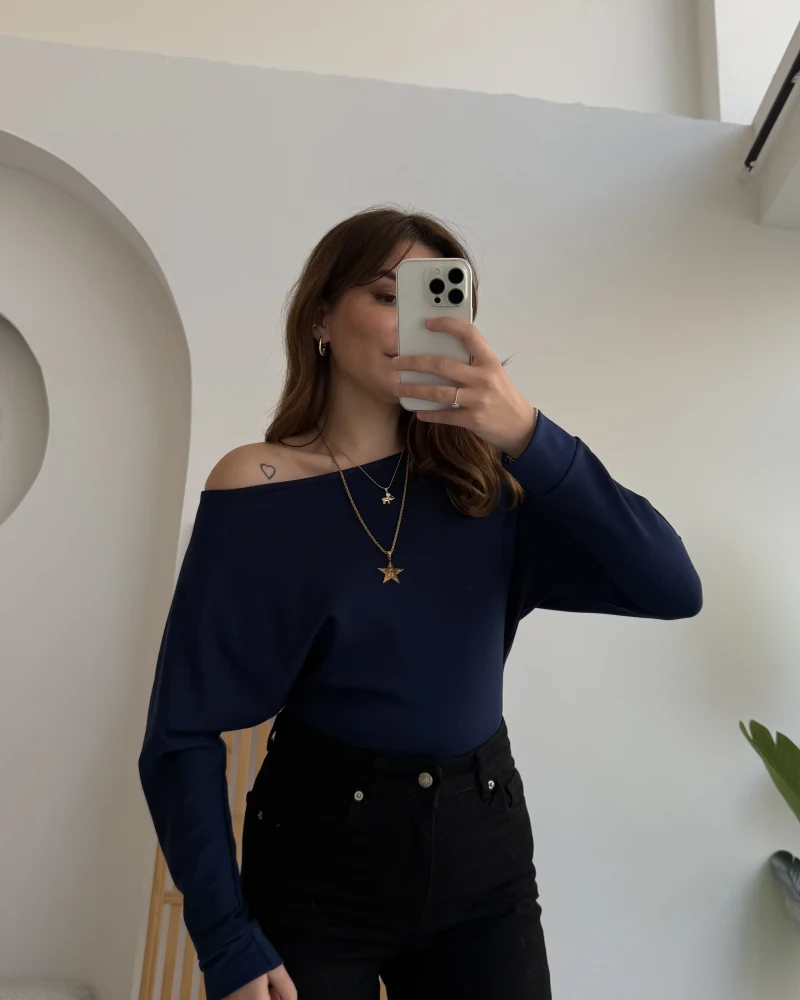 Moira Kayık Yaka Yarasa Kol Bluz - Lacivert