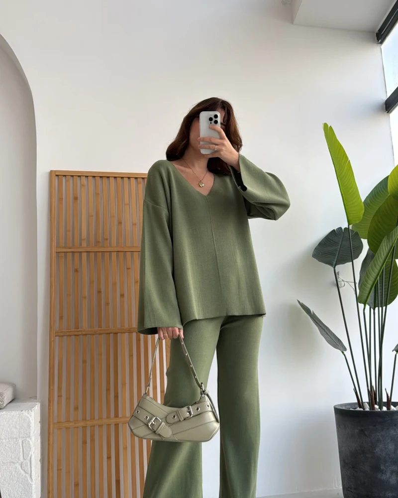 Now V Yaka Triko Takım Çam Yeşili