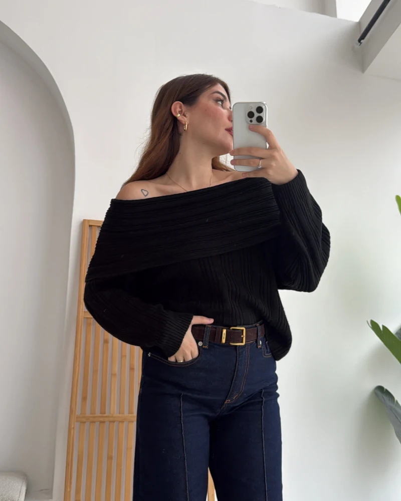 Omzu Açık Fitilli Kazak - Siyah