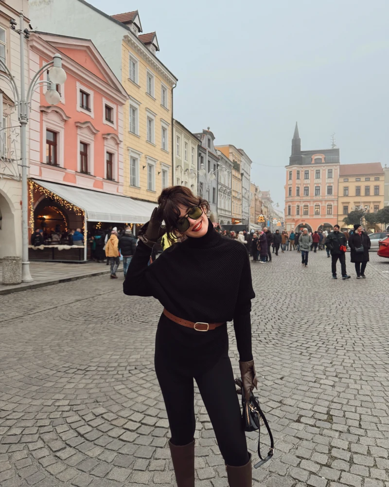 Shirley Asimetrik Kesim Boğazlı Triko Panço - Siyah