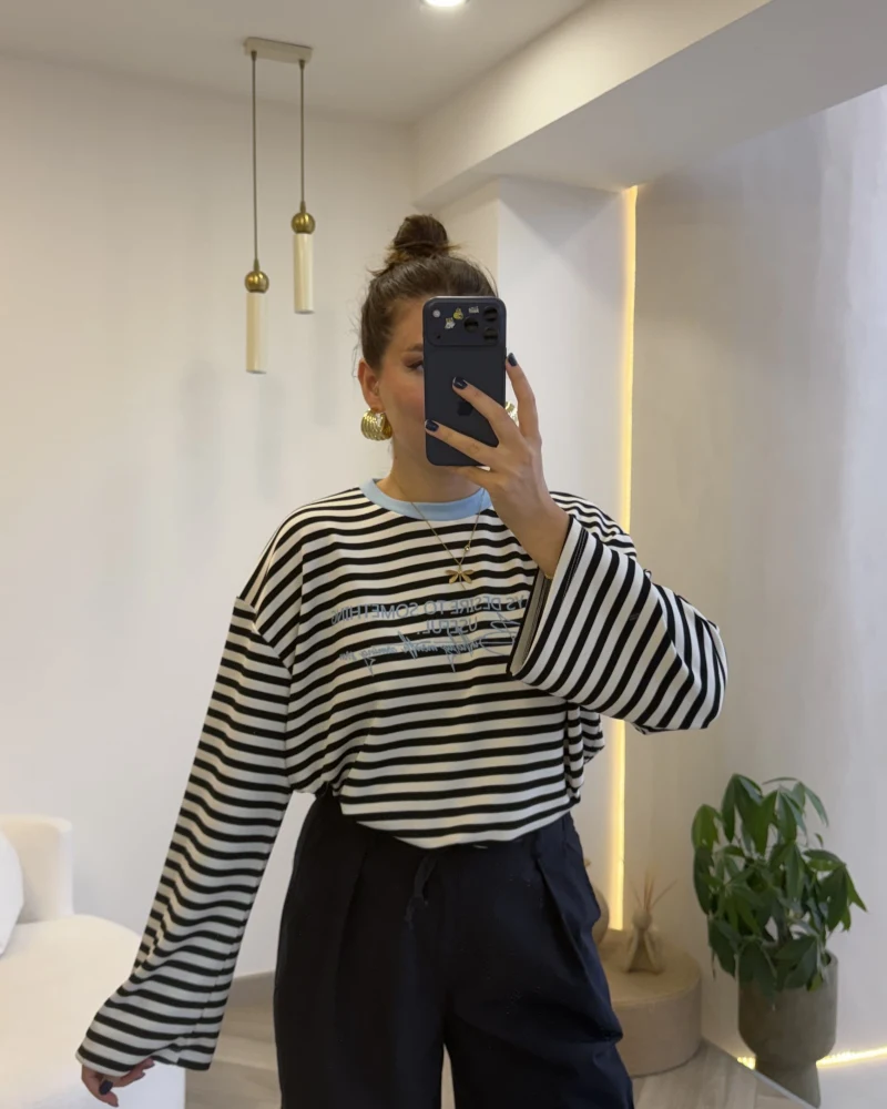 Siyah Çizgili Mavi Baskılı Sweatshirt - Kod: 1126