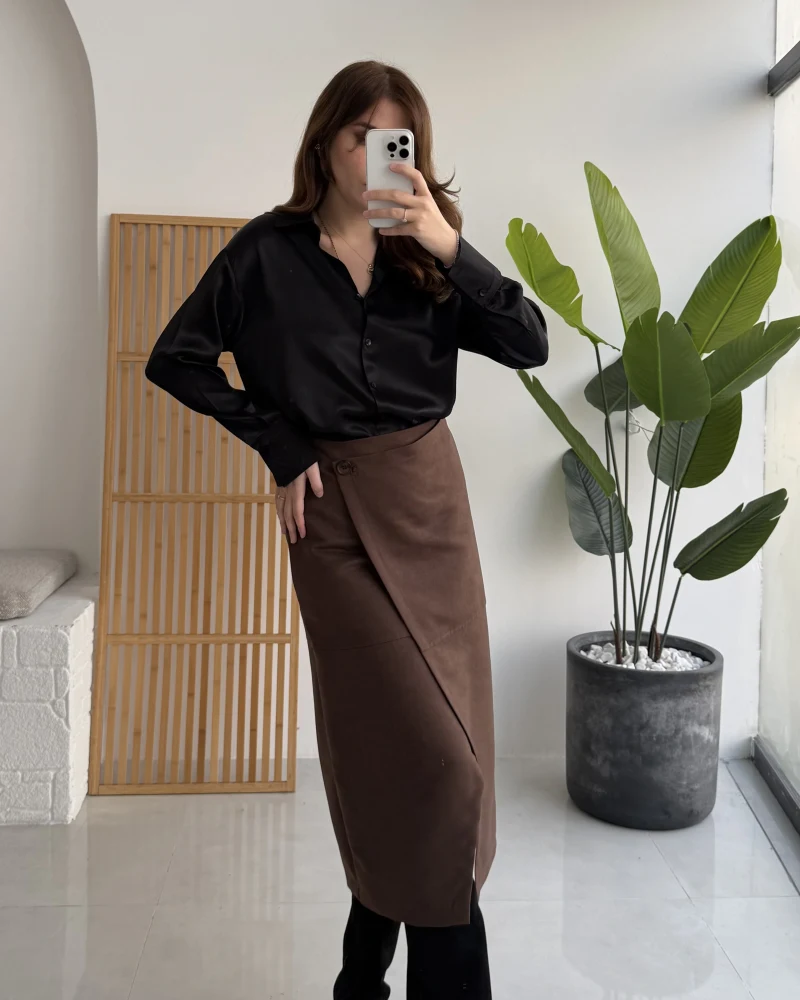 Tanya Asimetrik Kesim Düğme Detay Süet Etek - Acı Kahve